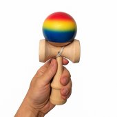 Kendama profesionala din lemn de fag 18 cm, vopsea lucioasa, design Rainbow Gradient, Rosu/Galben/Albastru